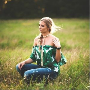 ✨HP🎉✨Judith March BananaLeaf Off the Shoulder Top